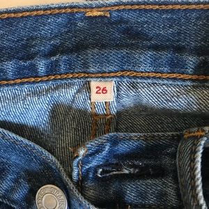 High waisted levis’ jeans.